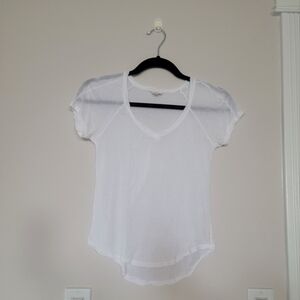 Aritzia Wilfred | V Neck Tee - Size XXS